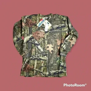 Deadstock Wrangler Mossy Oak camouflage long sleeved T shirt crew neck. Size XXL